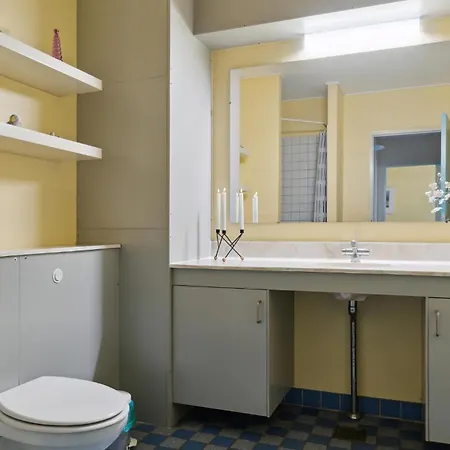 Apartment Bad, Lejl 105